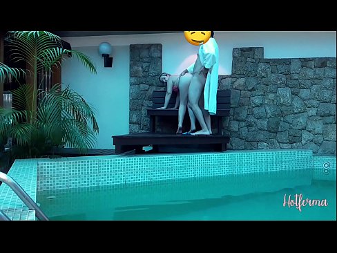 ❤️ Tus thawj coj caw tus tub txib mus rau hauv lub pas dej, tab sis tsis tuaj yeem tiv taus kub ❤ Liab porn ntawm peb ❌️ Ib